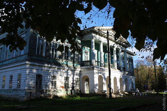 Программа выходного дня в усадьбе Спасское-Куркино: экскурсия, выставка и концерт