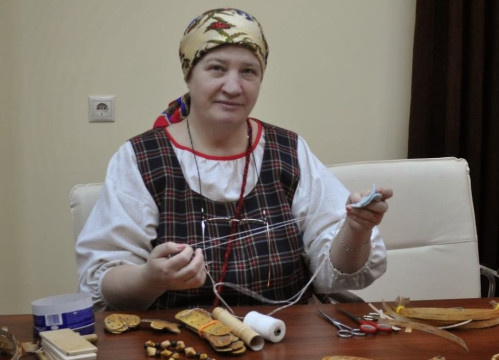 «Буду мастером!» Занятия по берестоплетению проводит Надежда Никитаева