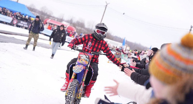 Трюки на мотоциклах, катание на санях и ледовое шоу с пиротехникой ждет гостей завтра на фестивале «В снегах Кириллова»