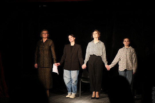 Чем оборачивается нелюбовь в семье, узнали зрители актерской читки пьесы Владимира Зуева «Мама, папа я и я» в Вологодском Доме актера