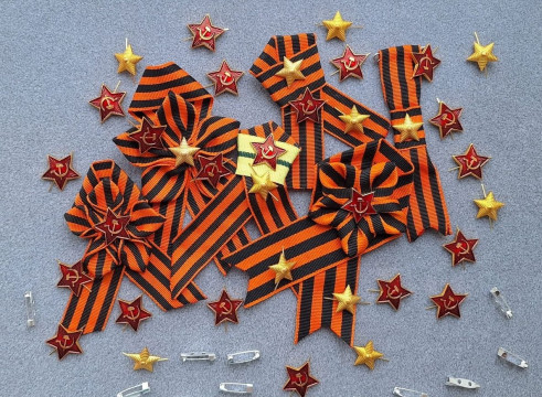 Сделать брошь из георгиевской ленточки могут вологжане в Юношеском центре