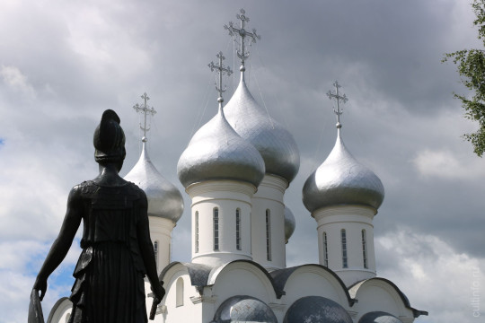 Записаться на бесплатные занятия в «Школу архитектурного наследия» приглашает арт-пространство «FABRICA»