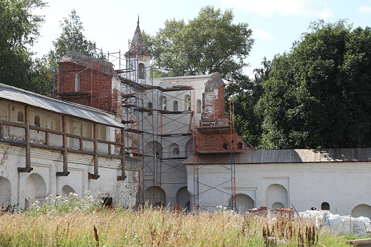 Реставраторы раскрыли заложенные бойницы Пятницкой башни 