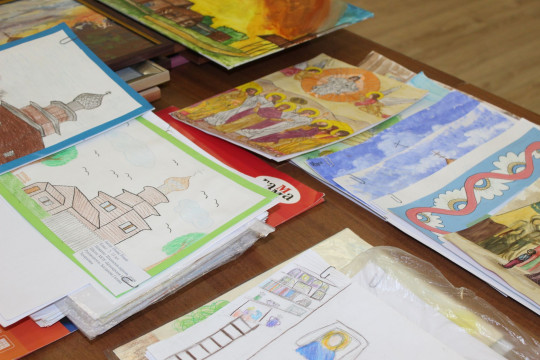 Более 140 рисунков от ребят  поступило  на конкурс   «Ильинка в глубинке», посвященного реставрации церкви Ильи Пророка в Белозерске