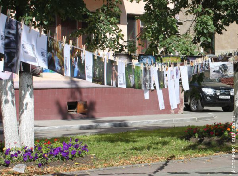 Фотовыставка «Сушка» открылась в аллее напротив кинотеатра «Ленком»