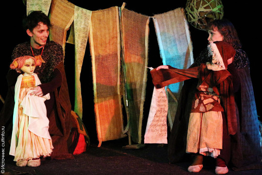 Вологодский театр кукол «Теремок» поздравил костромских коллег с юбилеем на фестивале «Волжские встречи» 