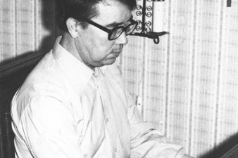 1988 год. За роялем. (Ленинград, Пестеля, 12)