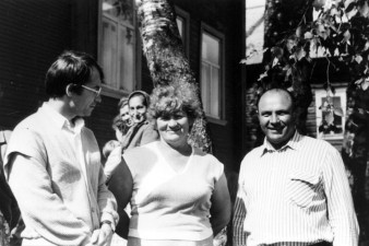 Слева направо: В. Белков, Г. Меньшикова (вдова Рубцова), А. Грязев (прозаик). Село Никола, открытие музея Рубцова, 1990 г. Слева направо: В. Белков, Г. Меньшикова (вдова Рубцова), А. Грязев (прозаик). Село Никола, открытие музея Рубцова, 1990 г.