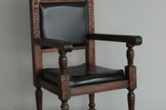 И. Васин. Резное кресло