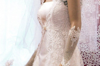 Платье свадебное «Невеста Севера». 2010 г. Авторы А.Н. Ракчеева, Ю.Е. Захарова, Е.Е. Марочко. Ткань шелковая, капрон, мулине, бусины, кружево, сцепная техника