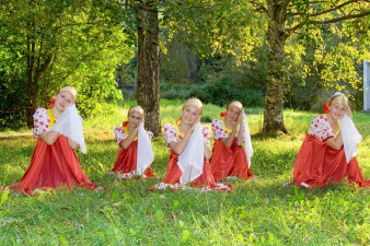 Ансамбль «Полянка» череповецкой детской школы искусств «Гармония» 