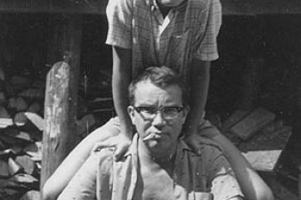 1974 год. С сыном Андреем летом в городе Опочке. (Псковская обл.)