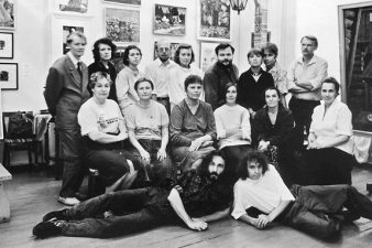 Друзья и коллеги художника Александра Пантелеева на открытии первой экспозиции в его мемориальной мастерской, 1993 г. Фото ВОКГ