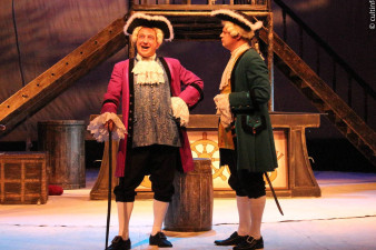 В роли доктора Ливси в спектакле «Остров сокровищ» (2015)