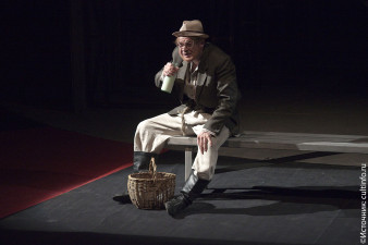 В роли отца Фёдора в спектакле «Двенадцать стульев» (2018)