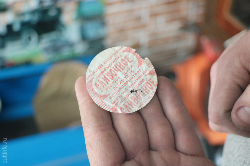 У каждого экспоната своя история. Эту этикетку от вологодского мороженого просто нашли строители и первым делом принесли ее сюда. 