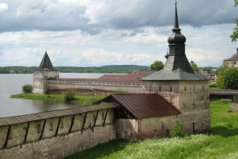 Кирилло-Белозерский монастырь. Стены и башни / Kirillo-Belozersky museum-reserve