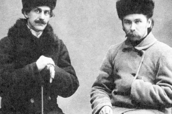 Николай Клюев (справа) Николай Клюев (справа)