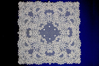 Работа Веселовой Н. В. Фото предоставлено Музеем кружева