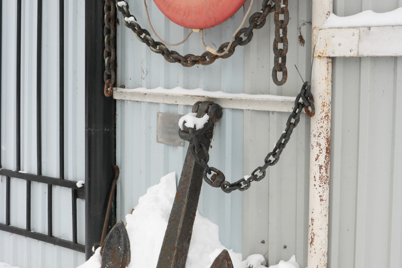 Первая экспозиция в музее – якорь и круг – сделана Артемом для отца.