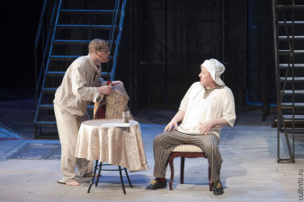 В роли отца Фёдора в спектакле «Двенадцать стульев» (2018)