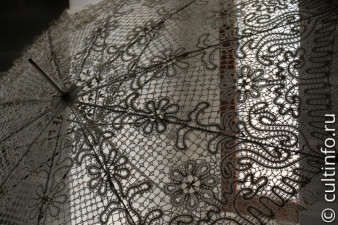Кружевной зонт. Фото с выставки «Живая нить». 2014