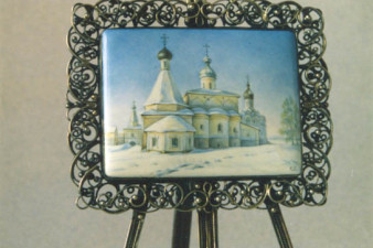 Глунина С.С., Попов В.В. «В Ферапонтовом монастыре». 1998 г. Металл, эмаль, роспись Глунина С.С., Попов В.В. «В Ферапонтовом монастыре». 1998 г. Металл, эмаль, роспись