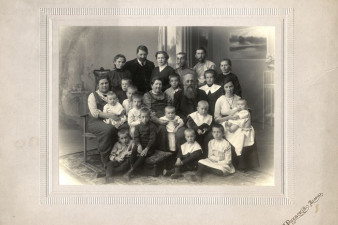 Семья доктора Сняткова. Фото Ливерия Раевского. ВГИАиХМЗ