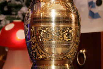 Севенир «Матрешка» в Доме Деда Мороза в Великом Устюге. Северная чернь. Фото пресс-службы Владимира Путина