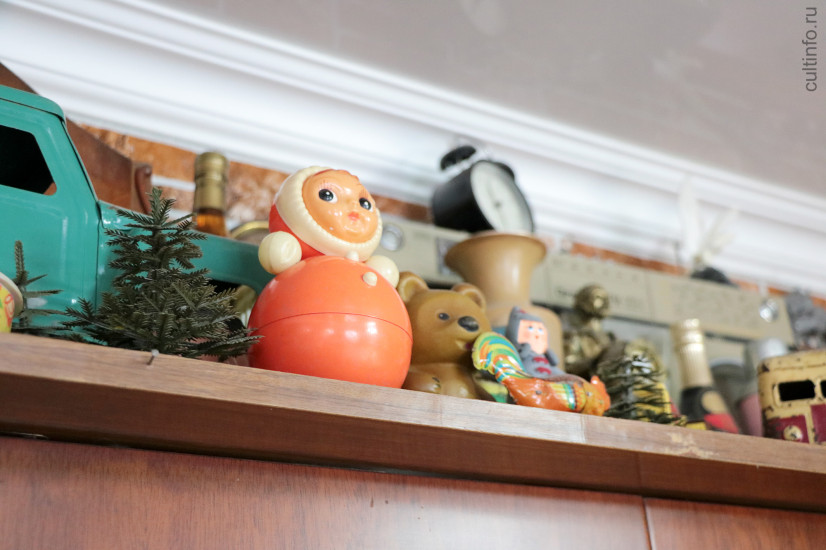 Многие игрушки остались еще с детства.