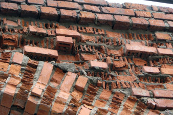 Облицовка моста до реставрации  2011-2012 годов