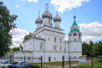 Церковь святых равноапостольных царей Константина и Елены