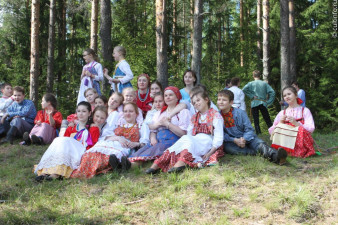 Межрегиональный детский фольклорный фестиваль «Хохловские игрища», май 2012 г. Межрегиональный детский фольклорный фестиваль «Хохловские игрища», май 2012 г.