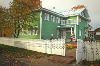 Центр «Резной Палисад»  (Вологда, ул. Засодимского, 5)