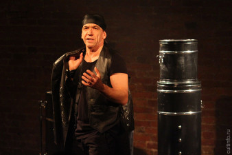 Моноспектакль Евгения Думнова «В прекрасном и яростном мире» по одноименному рассказу Андрея Платонова (2018)