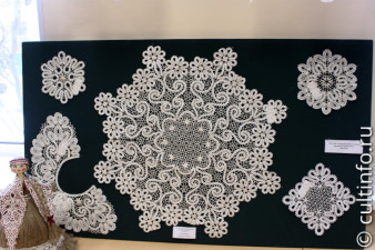 Работы  Губернаторского колледжа народных промыслов. Фото с конкурса «Серебряная коклюшка». 2011