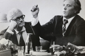 Актер Павел Петрович Кадочников и Виктор Астафьев в Красноярске на съемках фильма «Сюда не залетали чайки» по повести Астафьева «Перевал». 1978 год. Фото из архива семьи Астафьевых
