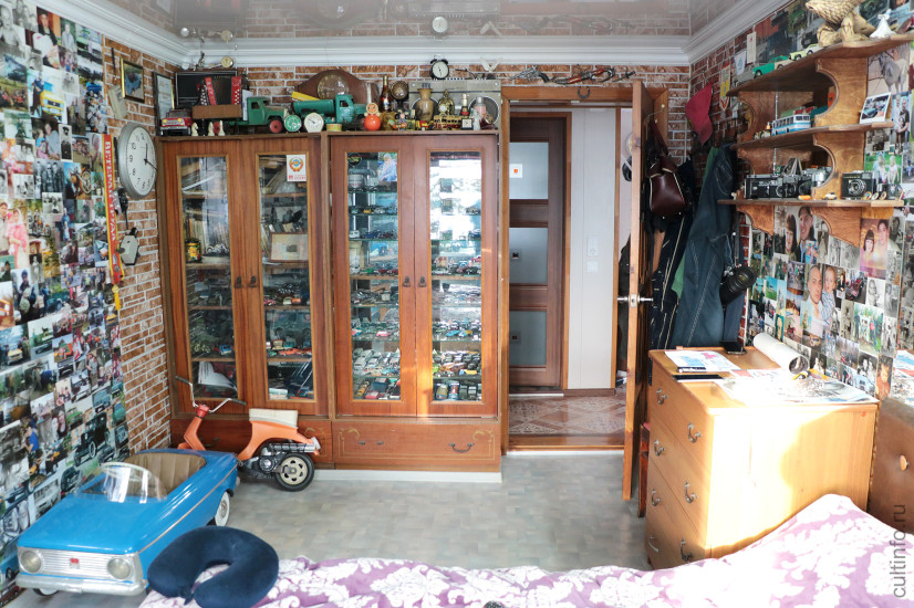 От слов Артема «дома у меня еще есть небольшая коллекция технической документации» ожидаешь совсем не этого. 