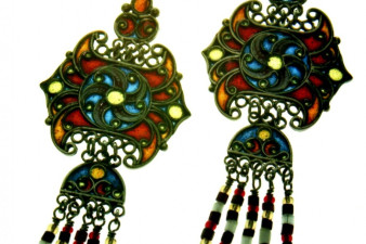 Серьги «Огонек». Нейзильбер, витражная эмаль, бисер, 1996 год.