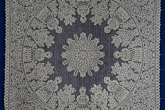 В. Н. Ельфина. Скатерть «Чаепитие». 1975. Из собрания ВГИАХМЗ