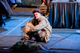 Виктор Харжавин в роли Зилова в спектакле «Утиная охота» (2017)