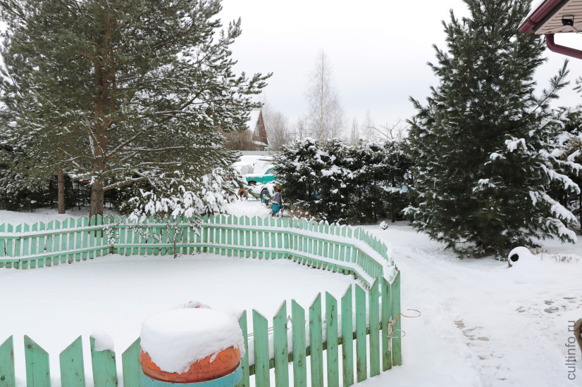 Из этого двора почему-то совершенно не хочется уезжать.