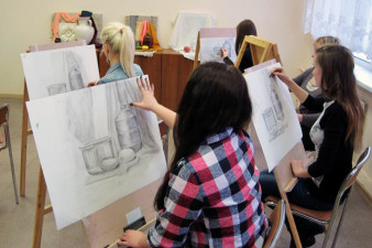Занятие по рисунку в колледже