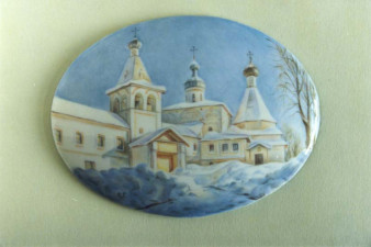 Глунина С.С. «Монастырский двор. Ферапонтово». 1998 г. Металл, эмаль, роспись Глунина С.С. «Монастырский двор. Ферапонтово». 1998 г. Металл, эмаль, роспись