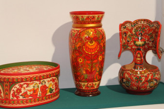 Фото с выставки «Золотое зерно традиций». 2010