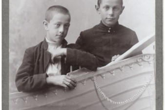 Максимилиан Раевский с другом. Фото Ливерия Раевского