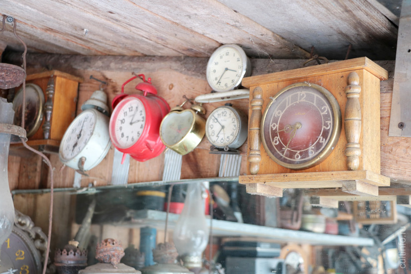 Экспонаты ждут своего нового места.