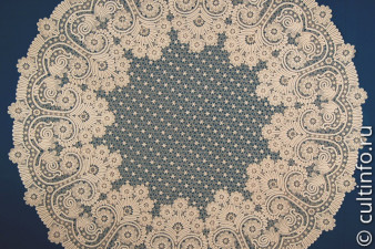 Скатерть «Весна». Автор Вера Веселова