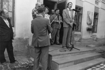 Владимир Воропанов на открытии мемориальной доски Варламу Шаламову. 1990 год. Фото ВОКГ