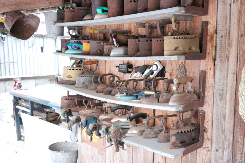 В музее можно увидеть даже старинные утюги. 